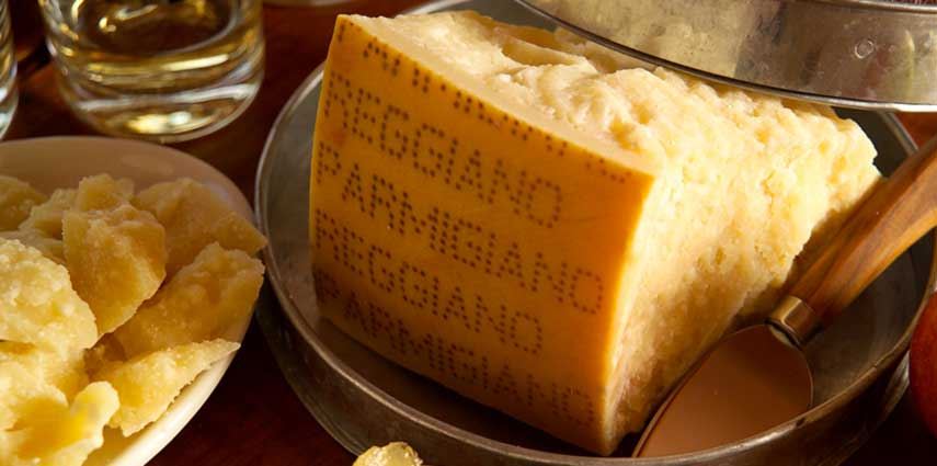 Parmigiano Reggiano: porte aperte ai caseifici